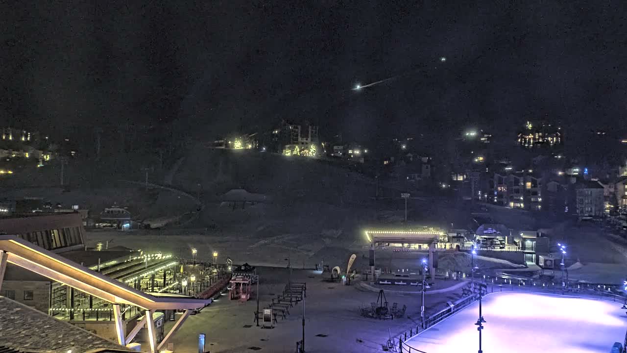 Steamboat Springs Ski Village Square & Ski Slopes Live Cam - Steamboat Springs, Routt County, Colorado, USA
