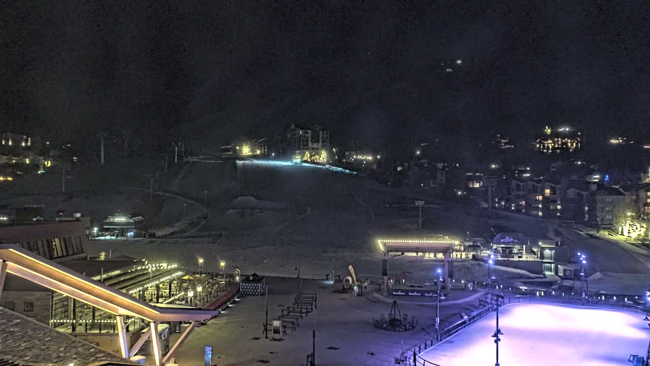 Steamboat Springs Ski Village Square & Ski Slopes Live Cam - Steamboat Springs, Routt County, Colorado, USA