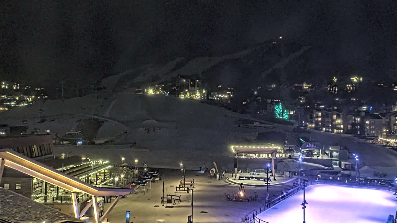 Steamboat Springs Ski Village Square & Ski Slopes Live Cam - Steamboat Springs, Routt County, Colorado, USA
