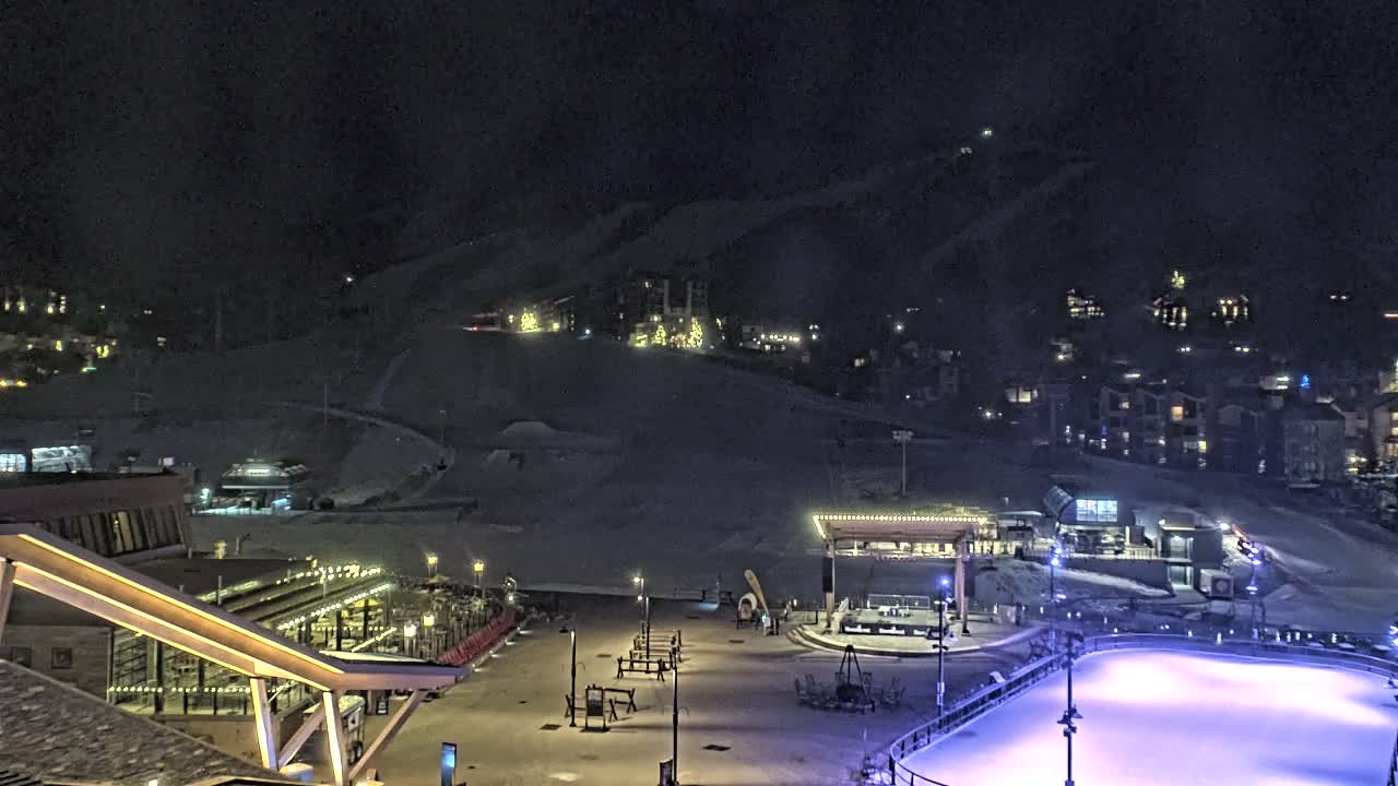 Steamboat Springs Ski Village Square & Ski Slopes Live Cam - Steamboat Springs, Routt County, Colorado, USA