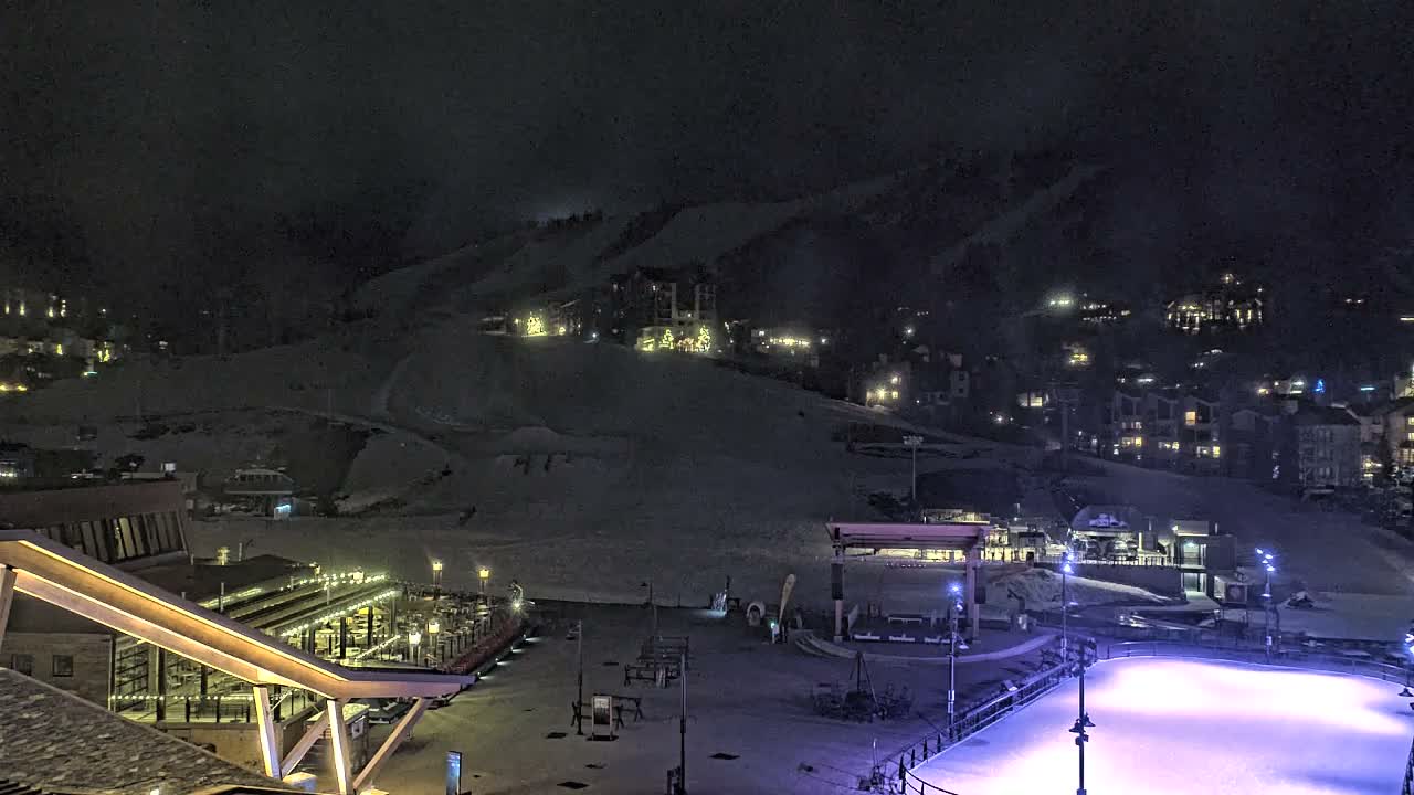 Steamboat Springs Ski Village Square & Ski Slopes Live Cam - Steamboat Springs, Routt County, Colorado, USA