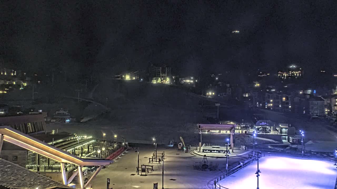 Steamboat Springs Ski Village Square & Ski Slopes Live Cam - Steamboat Springs, Routt County, Colorado, USA