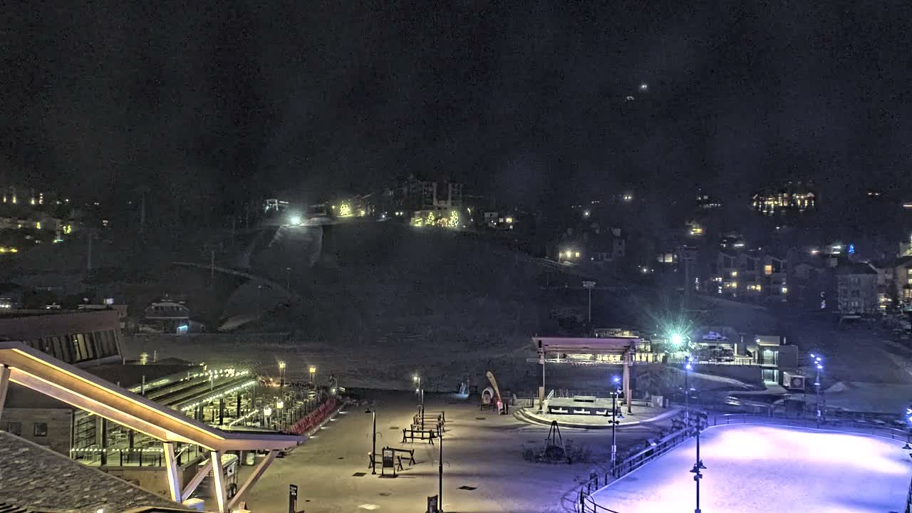 Steamboat Springs Ski Village Square & Ski Slopes Live Cam - Steamboat Springs, Routt County, Colorado, USA