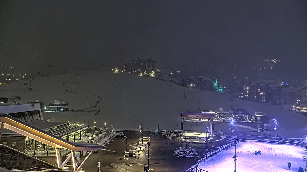 Steamboat Springs Ski Village Square & Ski Slopes Live Cam - Steamboat Springs, Routt County, Colorado, USA