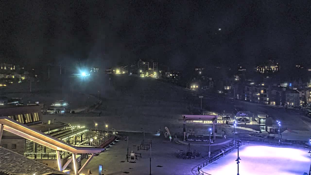 Steamboat Springs Ski Village Square & Ski Slopes Live Cam - Steamboat Springs, Routt County, Colorado, USA