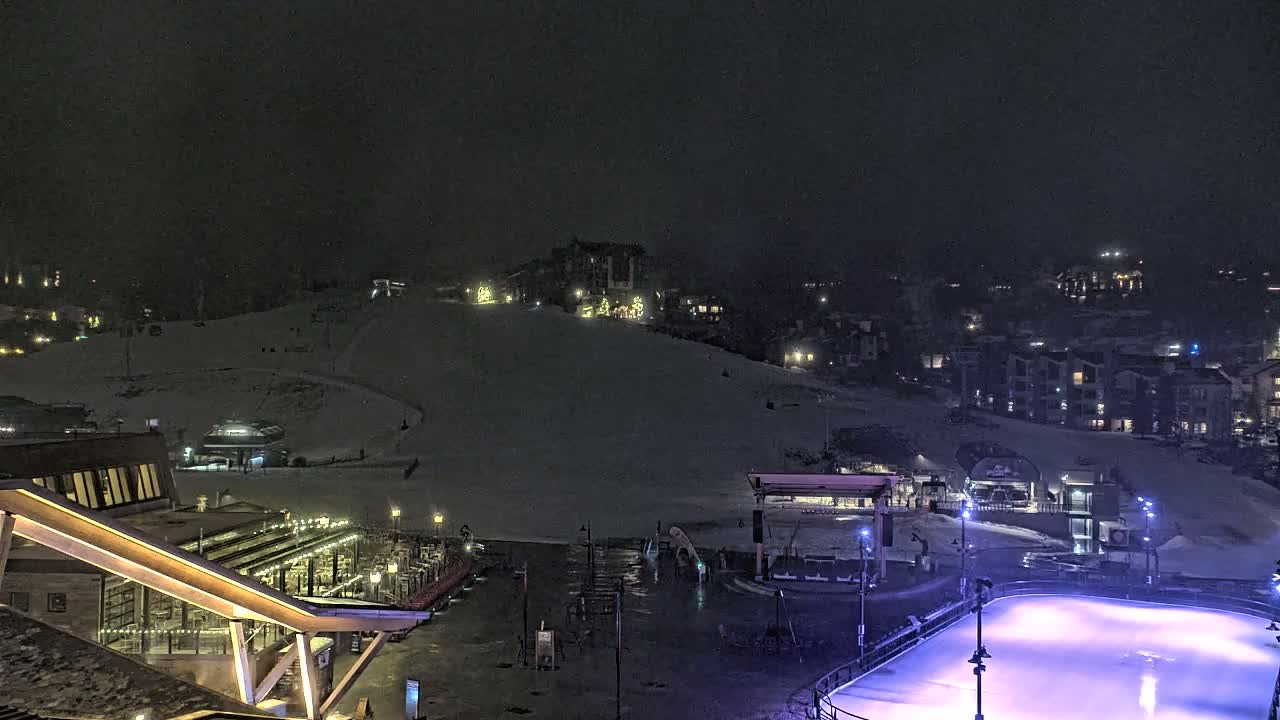 Steamboat Springs Ski Village Square & Ski Slopes Live Cam - Steamboat Springs, Routt County, Colorado, USA