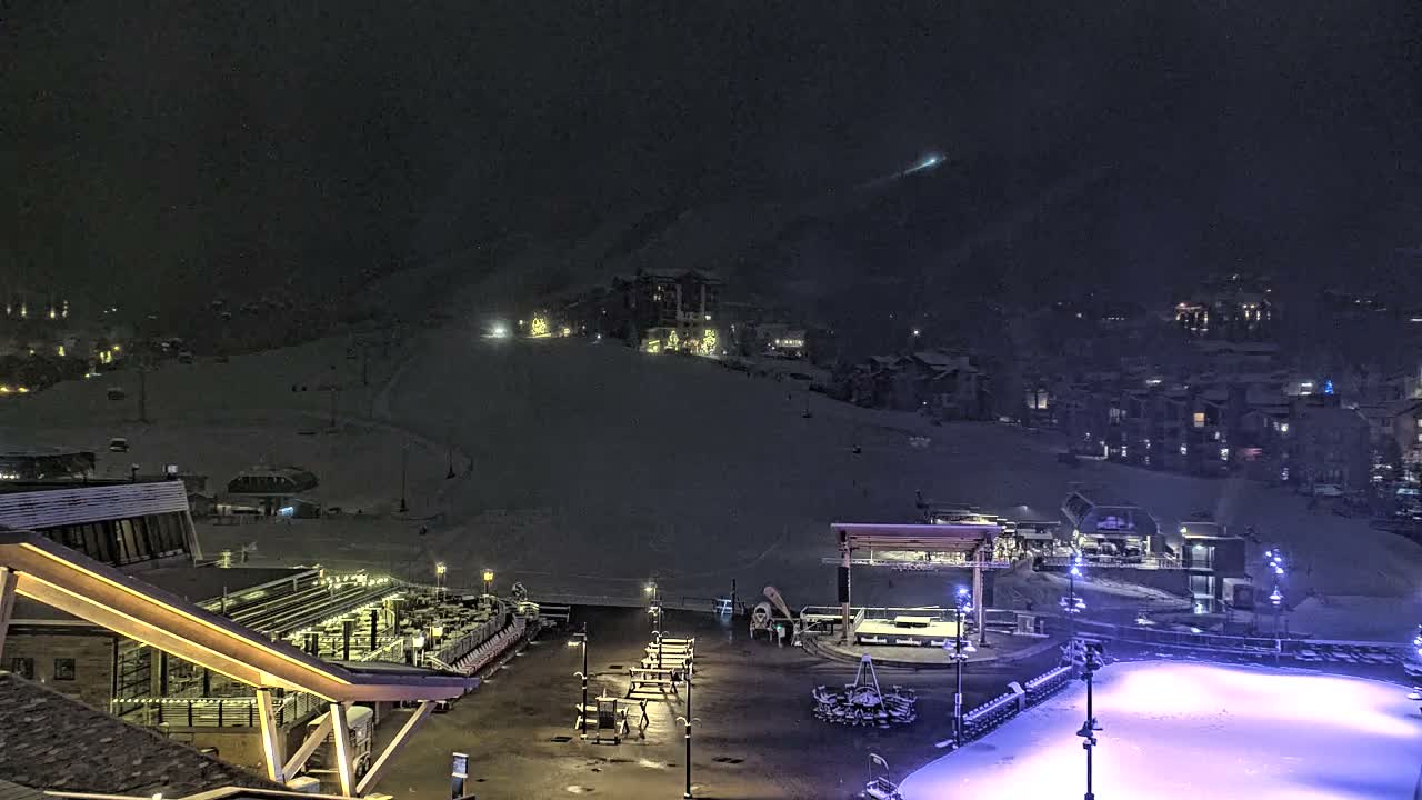 Steamboat Springs Ski Village Square & Ski Slopes Live Cam - Steamboat Springs, Routt County, Colorado, USA