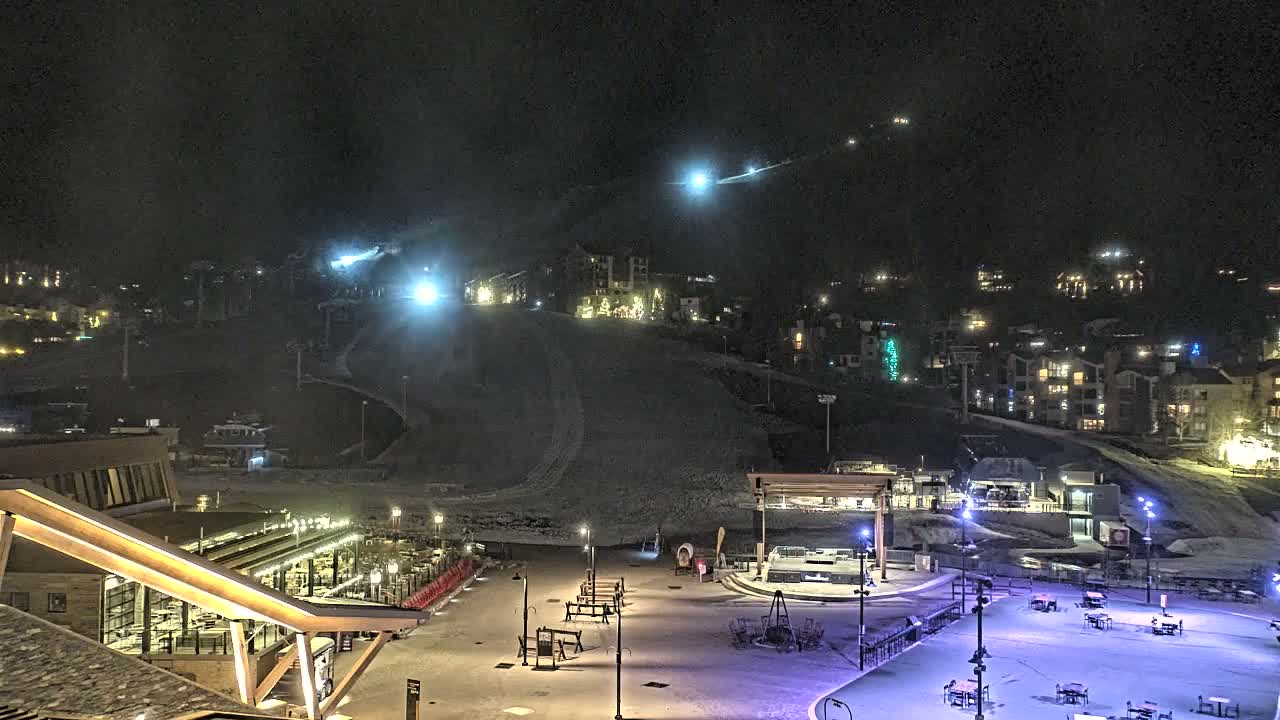 Steamboat Springs Ski Village Square & Ski Slopes Live Cam - Steamboat Springs, Routt County, Colorado, USA