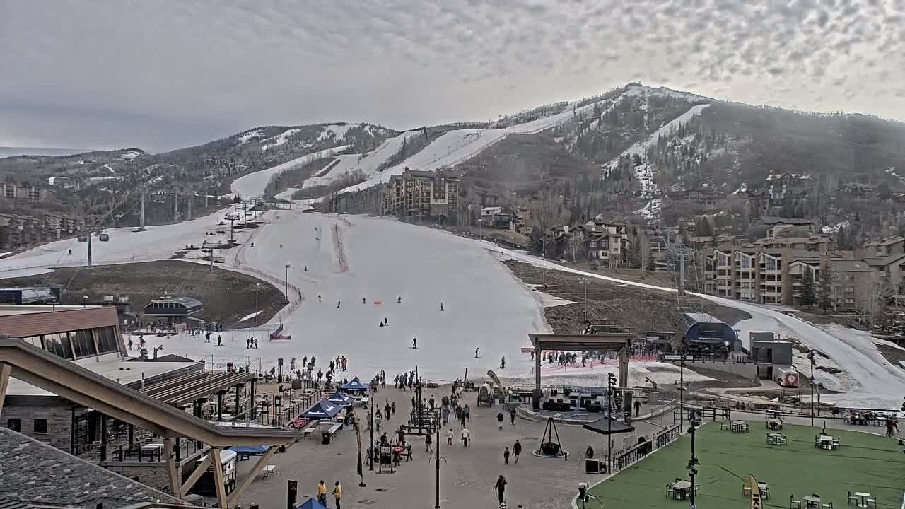 Steamboat Springs Ski Village Square & Ski Slopes Live Cam - Steamboat Springs, Routt County, Colorado, USA