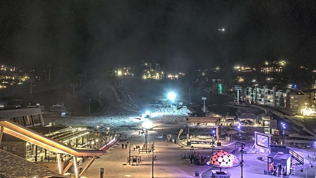 Steamboat Springs Ski Village Square & Ski Slopes Live Cam - Steamboat Springs, Routt County, Colorado, USA