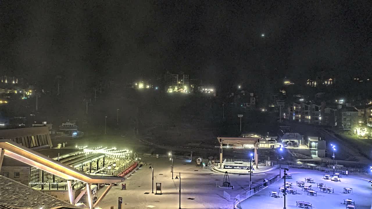 Steamboat Springs Ski Village Square & Ski Slopes Live Cam - Steamboat Springs, Routt County, Colorado, USA