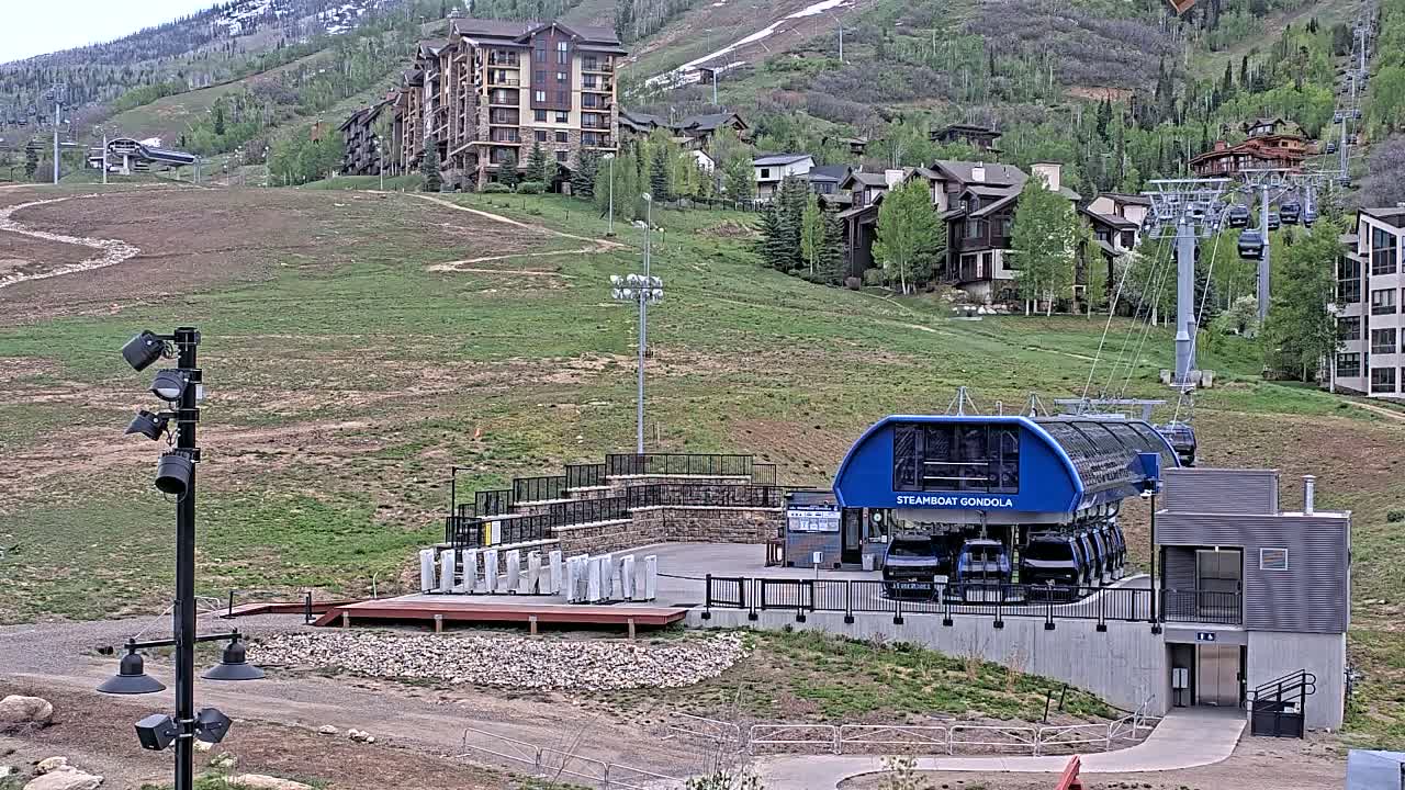 Steamboat Gondola Ropeway & Ski Slopes Live Cam - Steamboat Springs, Routt County, Colorado, USA