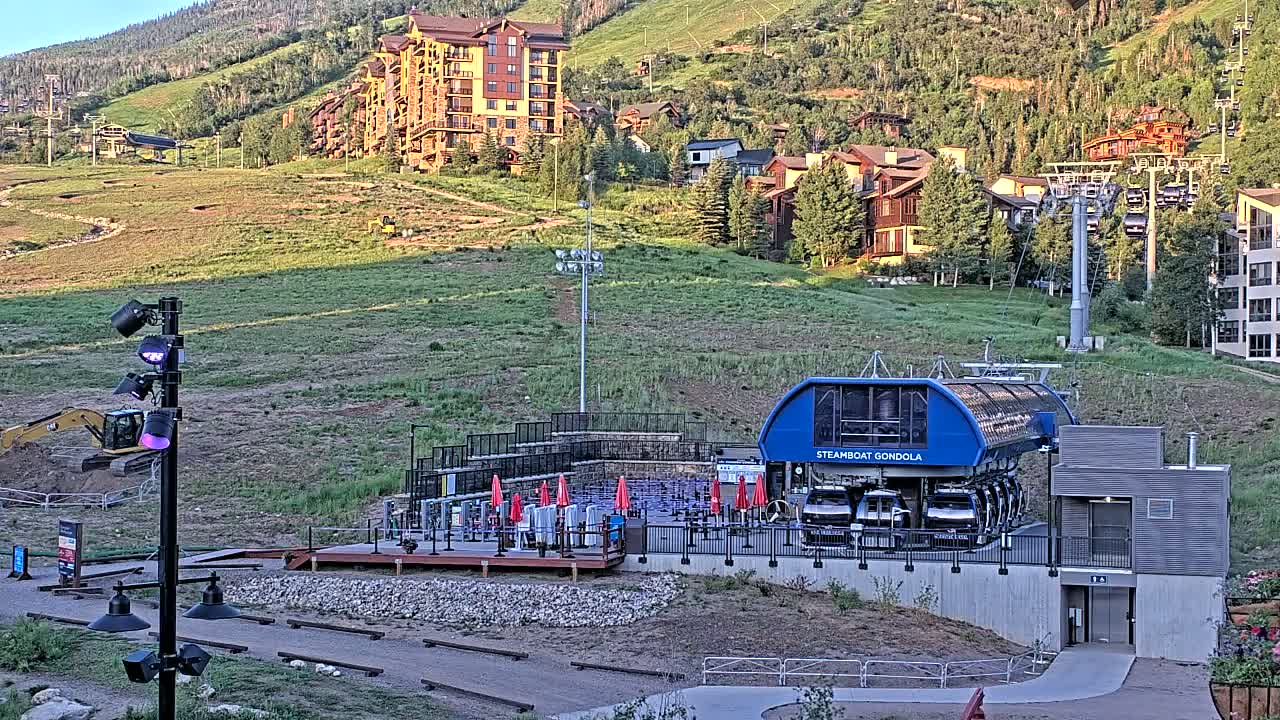 Steamboat Gondola Ropeway & Ski Slopes Live Cam - Steamboat Springs, Routt County, Colorado, USA