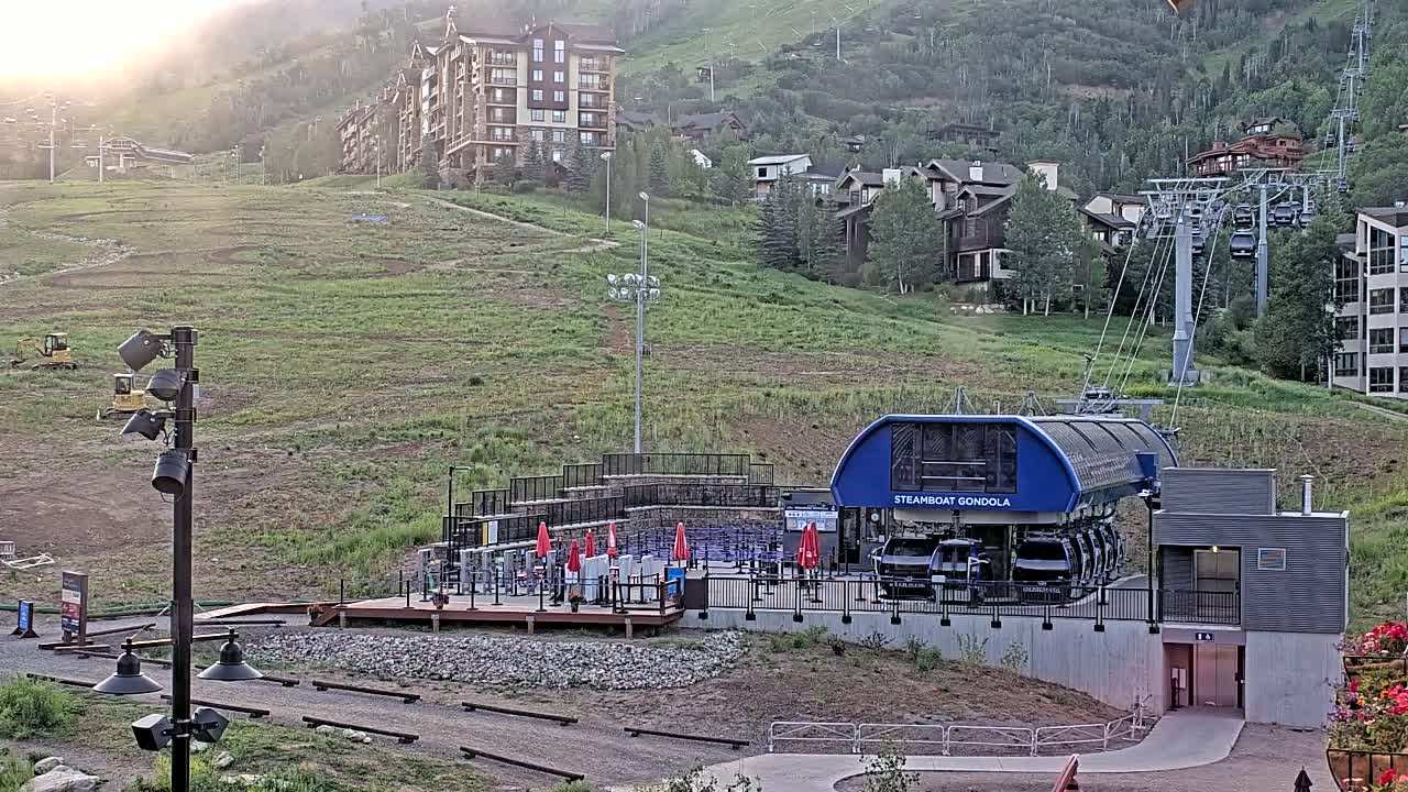 Steamboat Gondola Ropeway & Ski Slopes Live Cam - Steamboat Springs, Routt County, Colorado, USA
