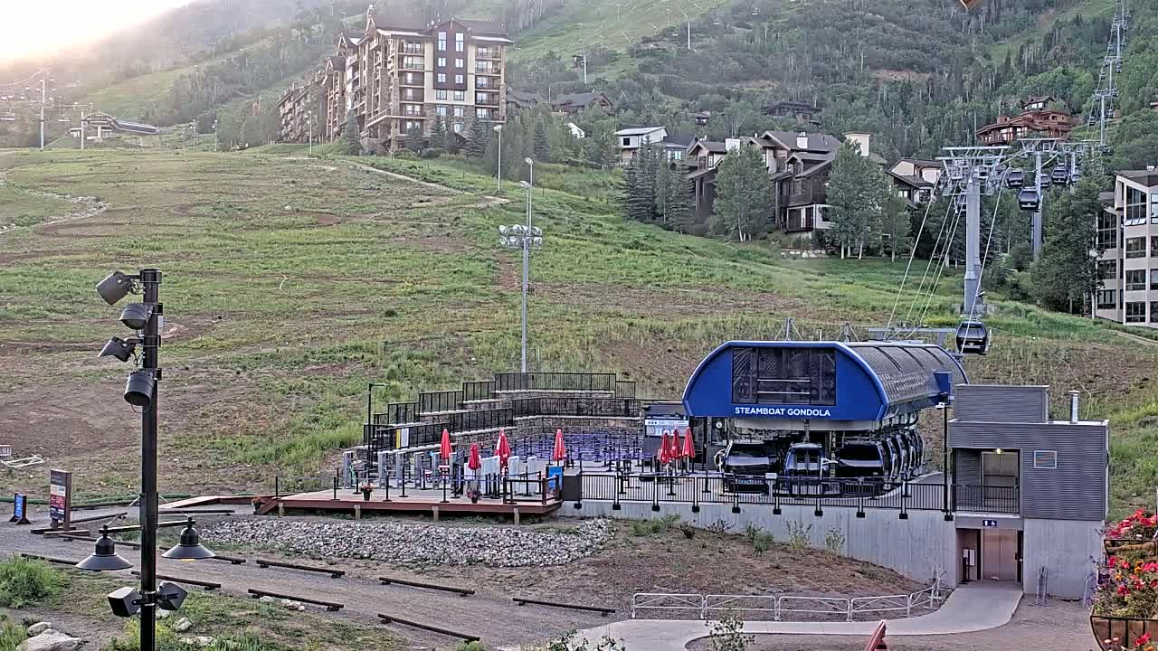 Steamboat Gondola Ropeway & Ski Slopes Live Cam - Steamboat Springs, Routt County, Colorado, USA