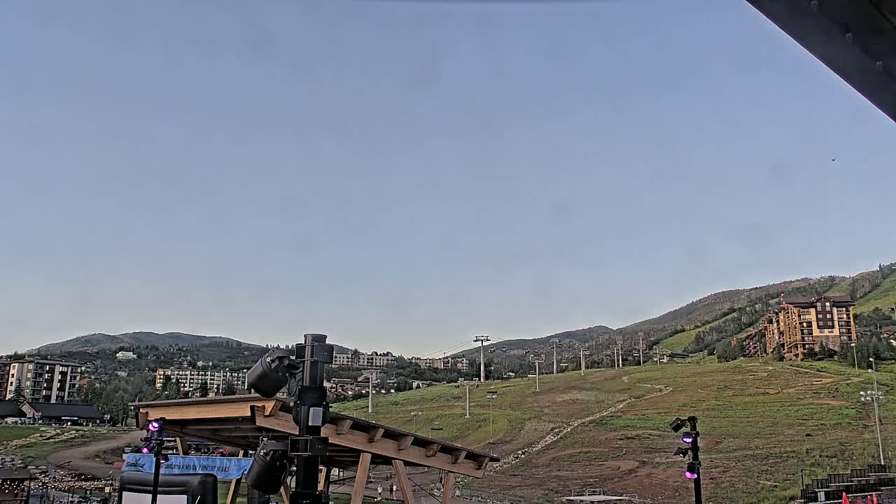 Steamboat Gondola Ropeway & Ski Slopes Live Cam - Steamboat Springs, Routt County, Colorado, USA
