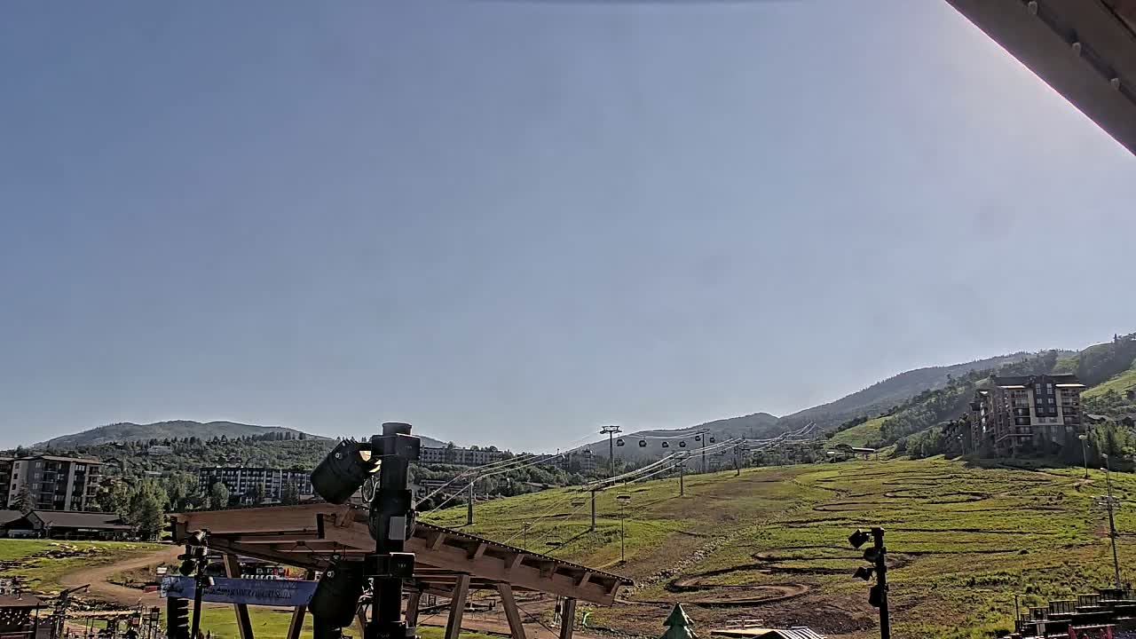Steamboat Gondola Ropeway & Ski Slopes Live Cam - Steamboat Springs, Routt County, Colorado, USA
