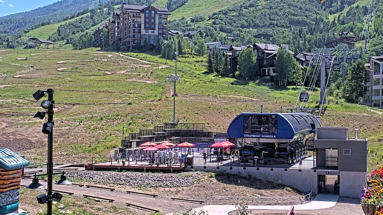 Steamboat Gondola Ropeway & Ski Slopes Live Cam - Steamboat Springs, Routt County, Colorado, USA