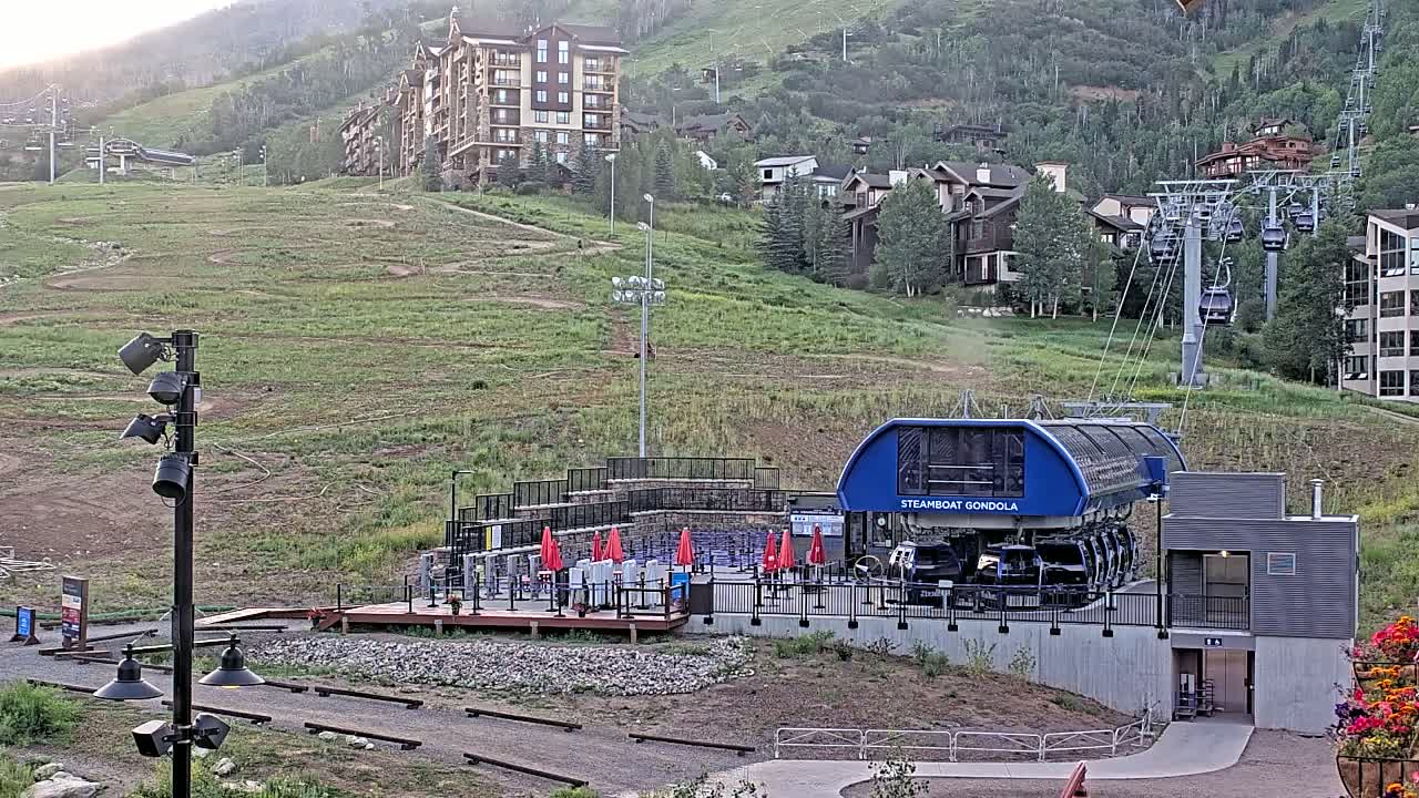 Steamboat Gondola Ropeway & Ski Slopes Live Cam - Steamboat Springs, Routt County, Colorado, USA