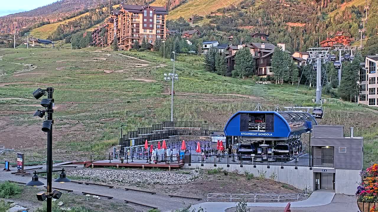 Steamboat Gondola Ropeway & Ski Slopes Live Cam - Steamboat Springs, Routt County, Colorado, USA