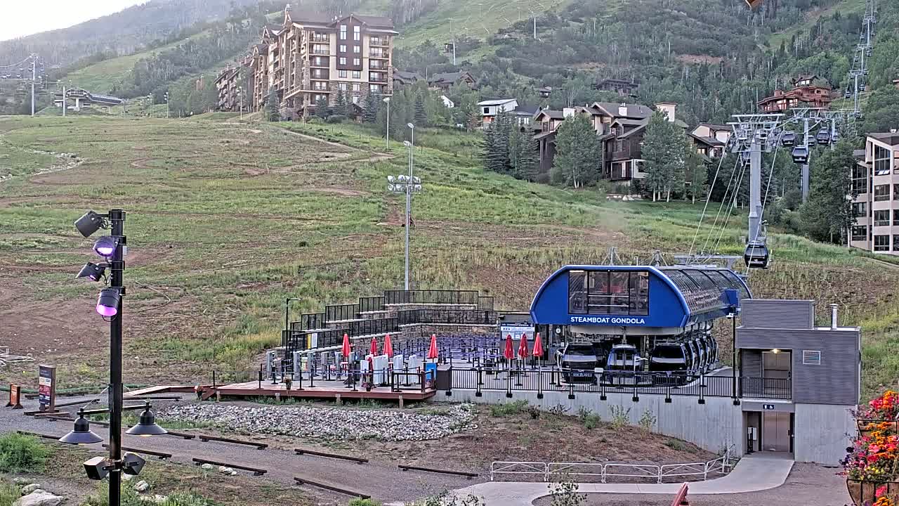 Steamboat Gondola Ropeway & Ski Slopes Live Cam - Steamboat Springs, Routt County, Colorado, USA
