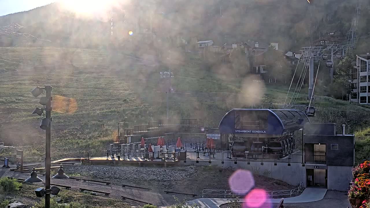 Steamboat Gondola Ropeway & Ski Slopes Live Cam - Steamboat Springs, Routt County, Colorado, USA