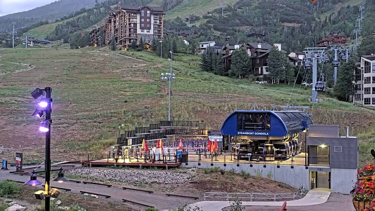 Steamboat Gondola Ropeway & Ski Slopes Live Cam - Steamboat Springs, Routt County, Colorado, USA