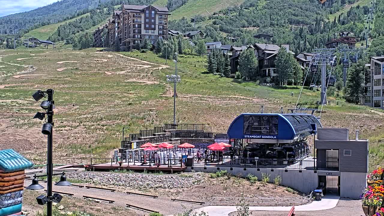 Steamboat Gondola Ropeway & Ski Slopes Live Cam - Steamboat Springs, Routt County, Colorado, USA