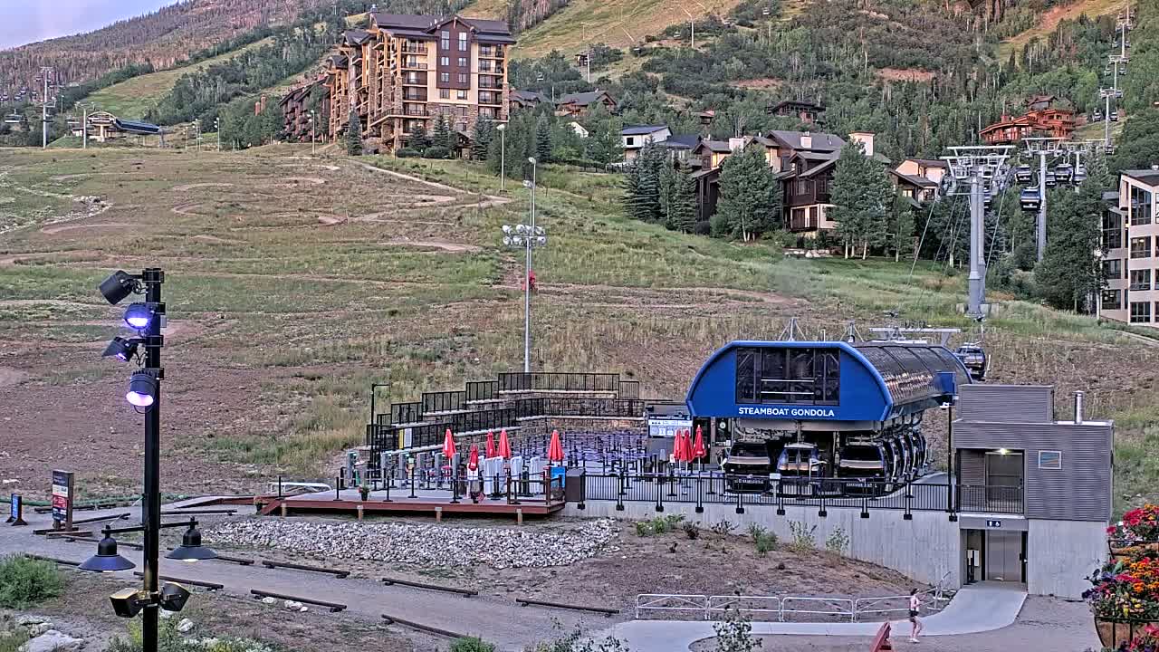 Steamboat Gondola Ropeway & Ski Slopes Live Cam - Steamboat Springs, Routt County, Colorado, USA