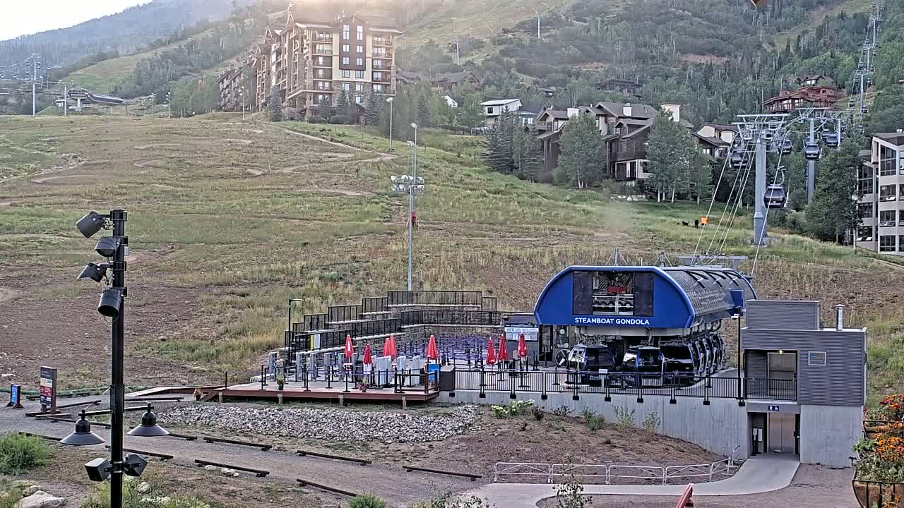 Steamboat Gondola Ropeway & Ski Slopes Live Cam - Steamboat Springs, Routt County, Colorado, USA
