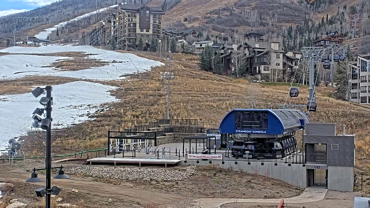 Steamboat Gondola Ropeway & Ski Slopes Live Cam - Steamboat Springs, Routt County, Colorado, USA