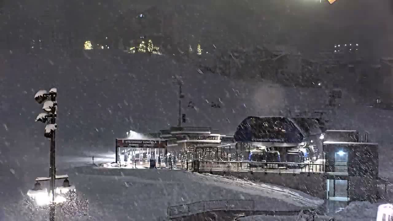 Steamboat Gondola Ropeway & Ski Slopes Live Cam - Steamboat Springs, Routt County, Colorado, USA