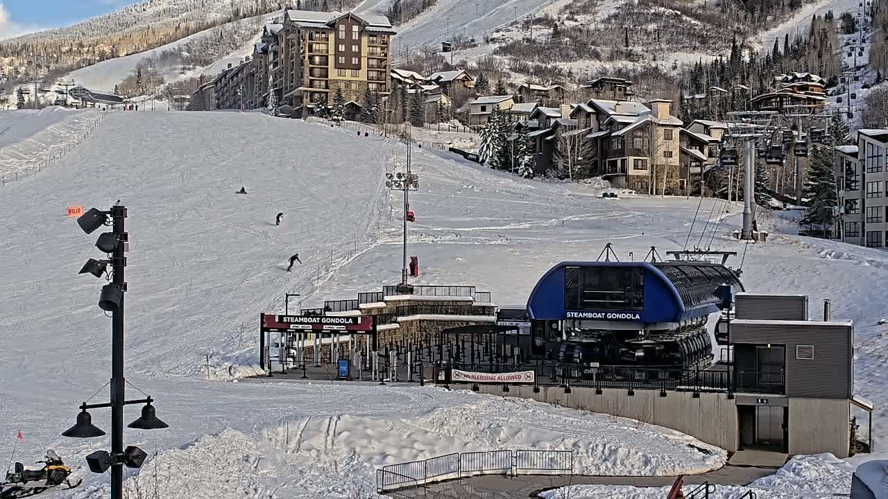 Steamboat Gondola Ropeway & Ski Slopes Live Cam - Steamboat Springs, Routt County, Colorado, USA