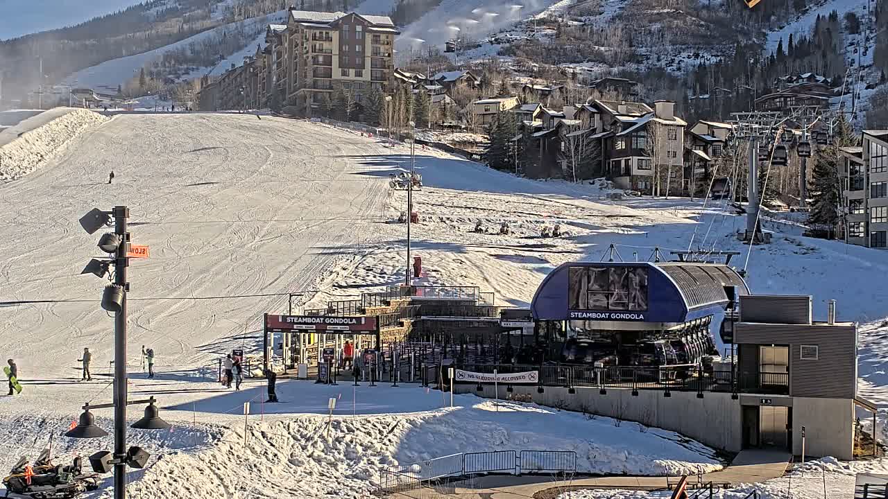 Steamboat Gondola Ropeway & Ski Slopes Live Cam - Steamboat Springs, Routt County, Colorado, USA