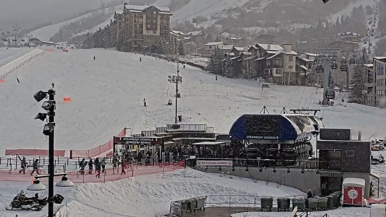 Steamboat Gondola Ropeway & Ski Slopes Live Cam - Steamboat Springs, Routt County, Colorado, USA