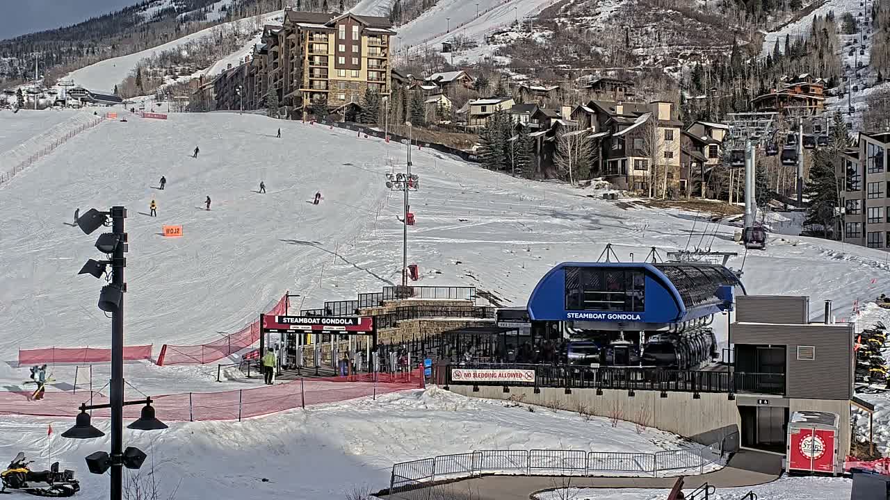 Steamboat Gondola Ropeway & Ski Slopes Live Cam - Steamboat Springs, Routt County, Colorado, USA