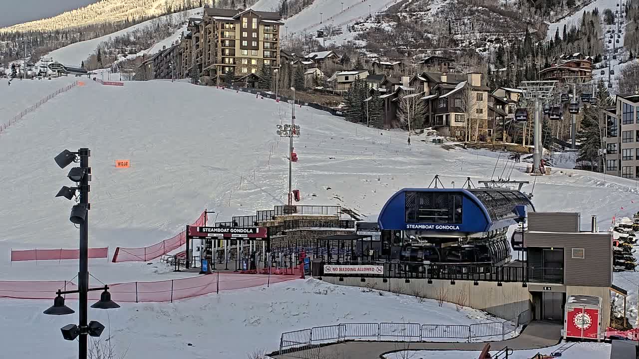 Steamboat Gondola Ropeway & Ski Slopes Live Cam - Steamboat Springs, Routt County, Colorado, USA