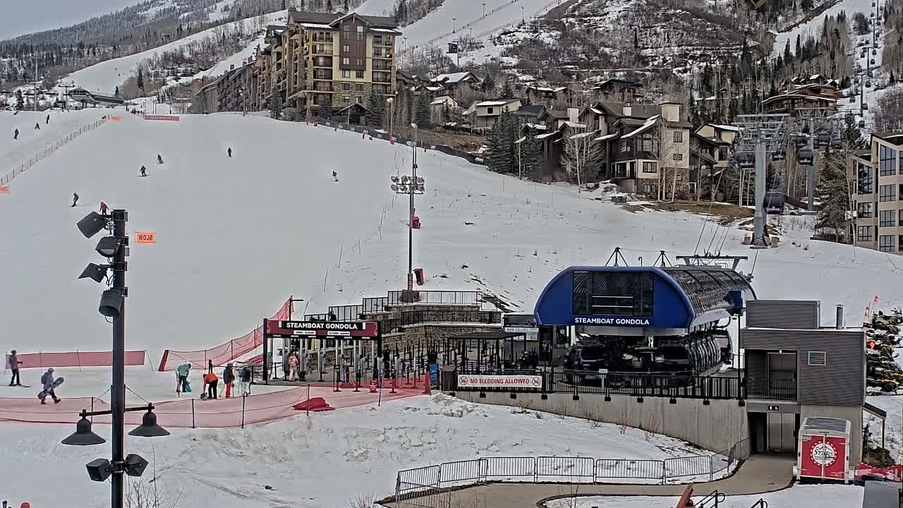 Steamboat Gondola Ropeway & Ski Slopes Live Cam - Steamboat Springs, Routt County, Colorado, USA