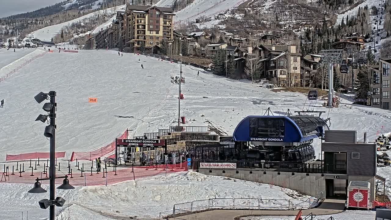 Steamboat Gondola Ropeway & Ski Slopes Live Cam - Steamboat Springs, Routt County, Colorado, USA