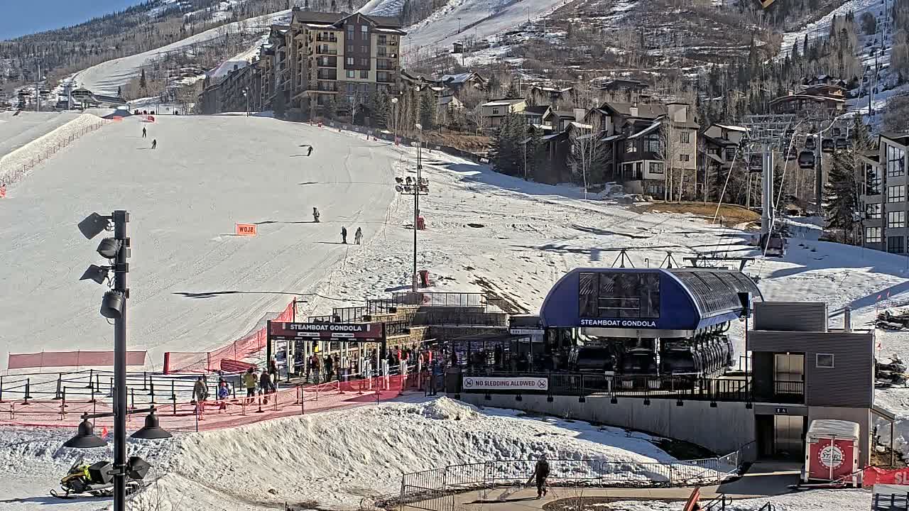 Steamboat Gondola Ropeway & Ski Slopes Live Cam - Steamboat Springs, Routt County, Colorado, USA