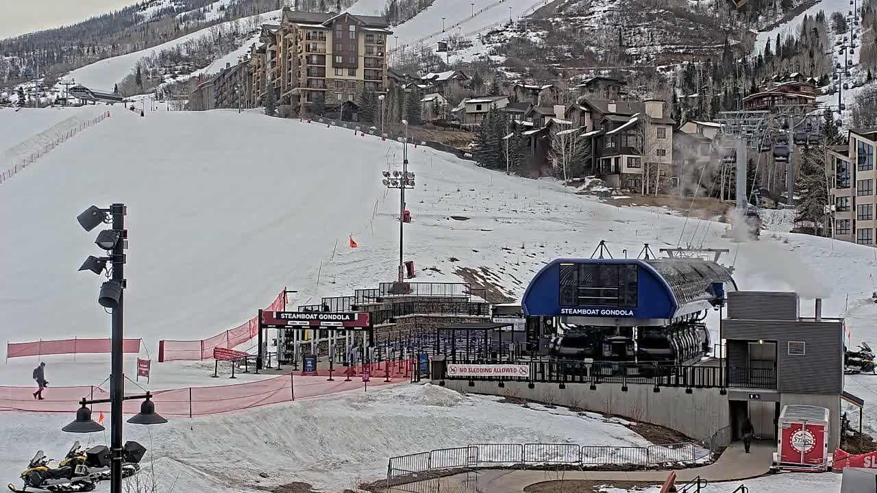 Steamboat Gondola Ropeway & Ski Slopes Live Cam - Steamboat Springs, Routt County, Colorado, USA