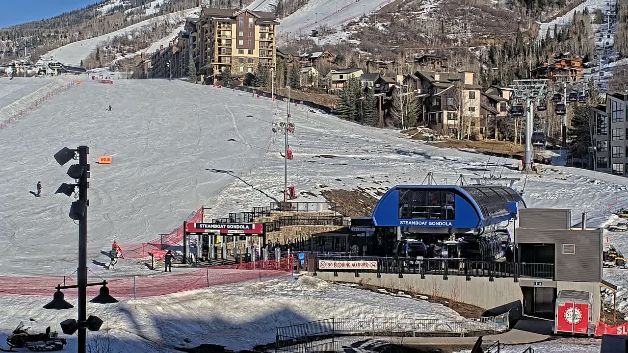 Steamboat Gondola Ropeway & Ski Slopes Live Cam - Steamboat Springs, Routt County, Colorado, USA