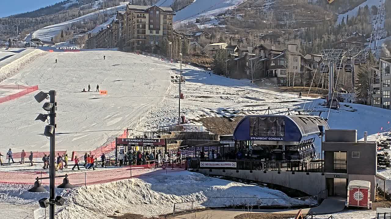 Steamboat Gondola Ropeway & Ski Slopes Live Cam - Steamboat Springs, Routt County, Colorado, USA