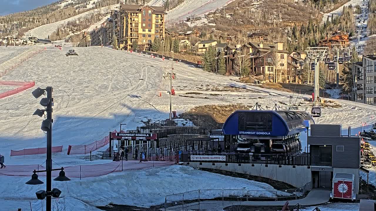 Steamboat Gondola Ropeway & Ski Slopes Live Cam - Steamboat Springs, Routt County, Colorado, USA