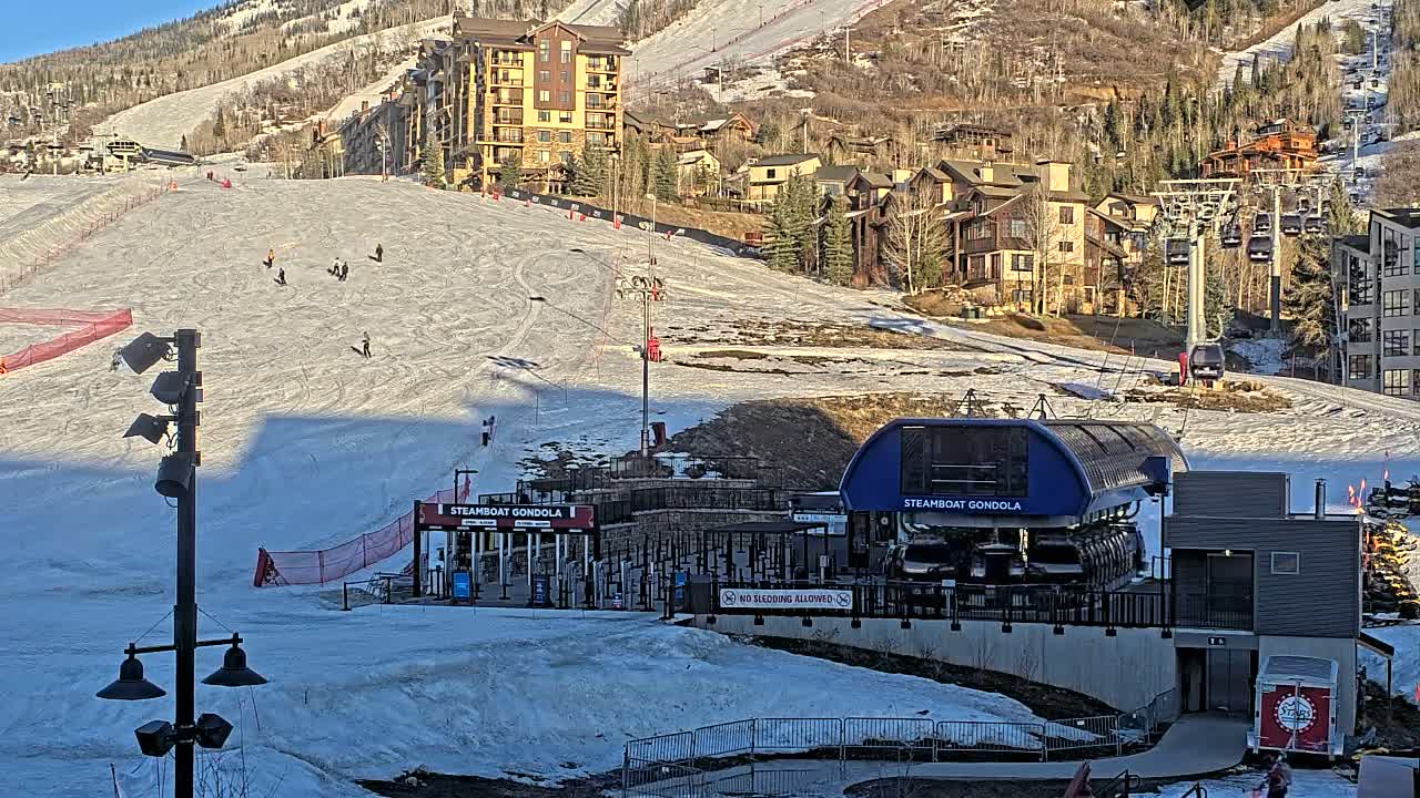 Steamboat Gondola Ropeway & Ski Slopes Live Cam - Steamboat Springs, Routt County, Colorado, USA