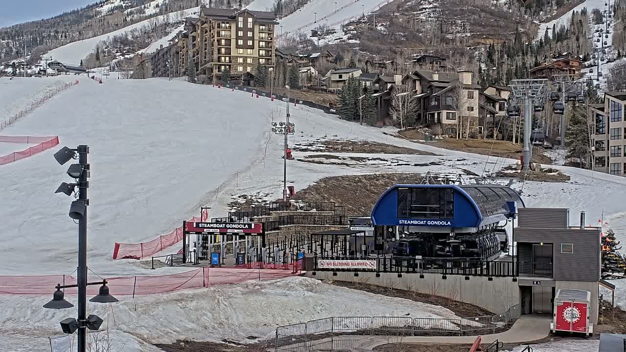 Steamboat Gondola Ropeway & Ski Slopes Live Cam - Steamboat Springs, Routt County, Colorado, USA
