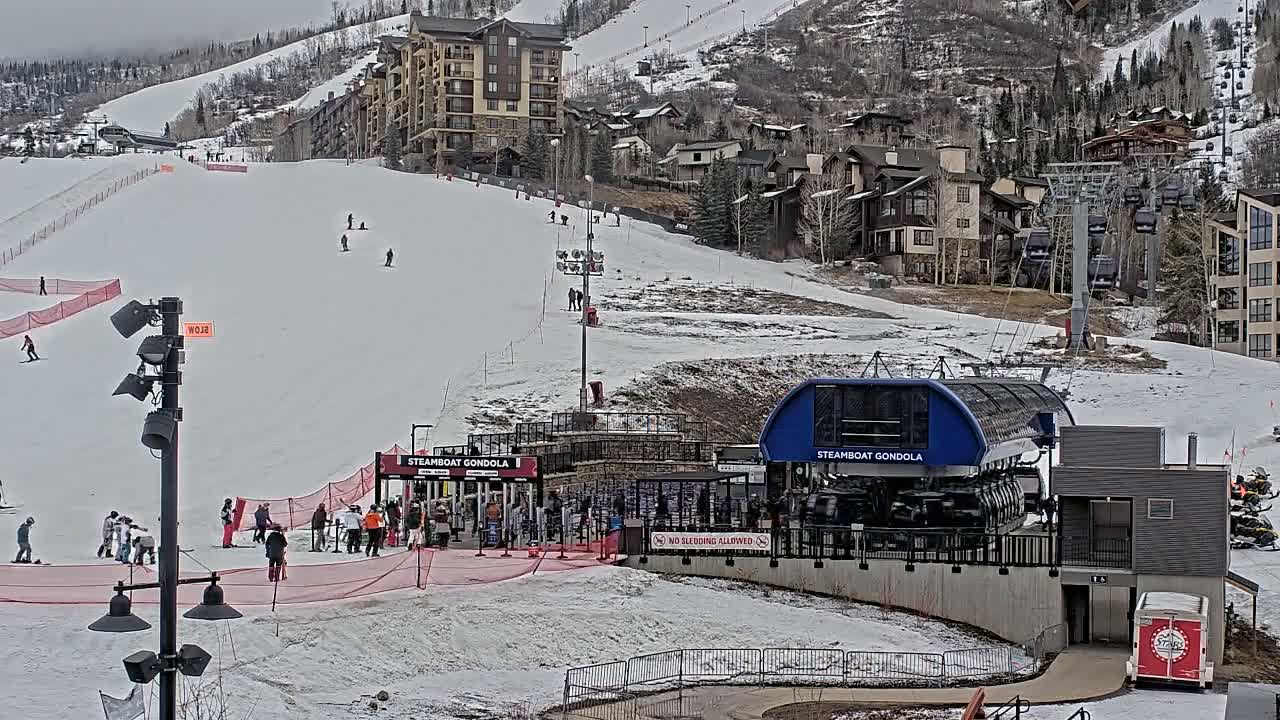 Steamboat Gondola Ropeway & Ski Slopes Live Cam - Steamboat Springs, Routt County, Colorado, USA