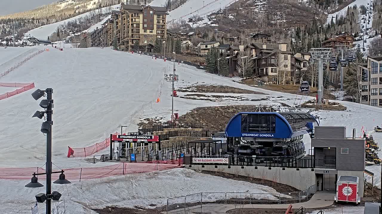 Steamboat Gondola Ropeway & Ski Slopes Live Cam - Steamboat Springs, Routt County, Colorado, USA