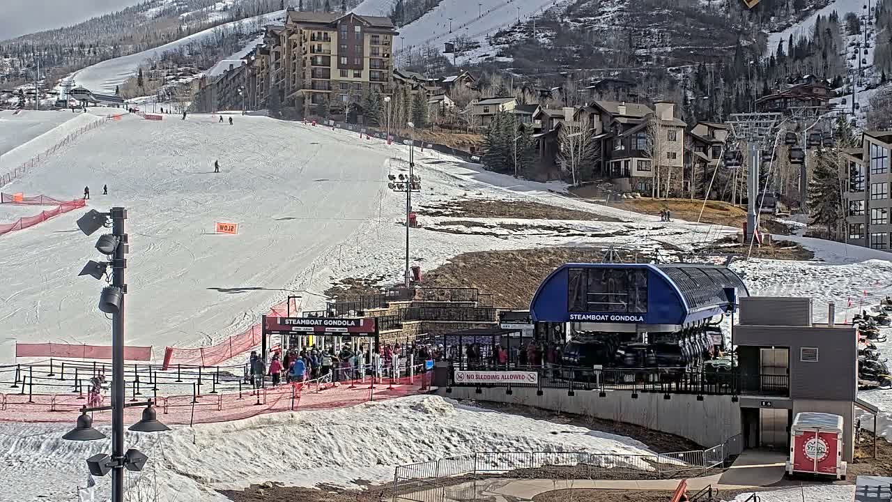 Steamboat Gondola Ropeway & Ski Slopes Live Cam - Steamboat Springs, Routt County, Colorado, USA