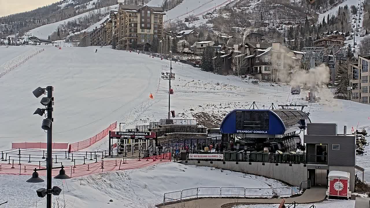 Steamboat Gondola Ropeway & Ski Slopes Live Cam - Steamboat Springs, Routt County, Colorado, USA